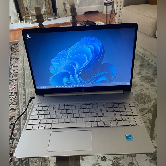 HP 15.6" HD Touchscreen
Laptop Intel - Picture 13 of 16